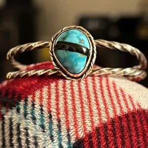 Vintage Native American SS/turquoise/Onyx twisted